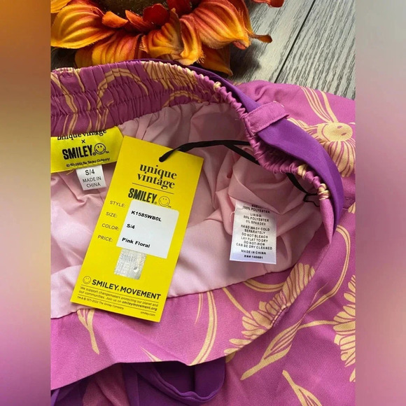 🦋B2G1🦋UNIQUE VINTAGE SMILEY Pink Floral Smiley Faced Belted Shorts NWT - Picture 6 of 8